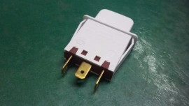 Interruptor da porta do refrigerador Bosch ( Da travessa central ) 609959